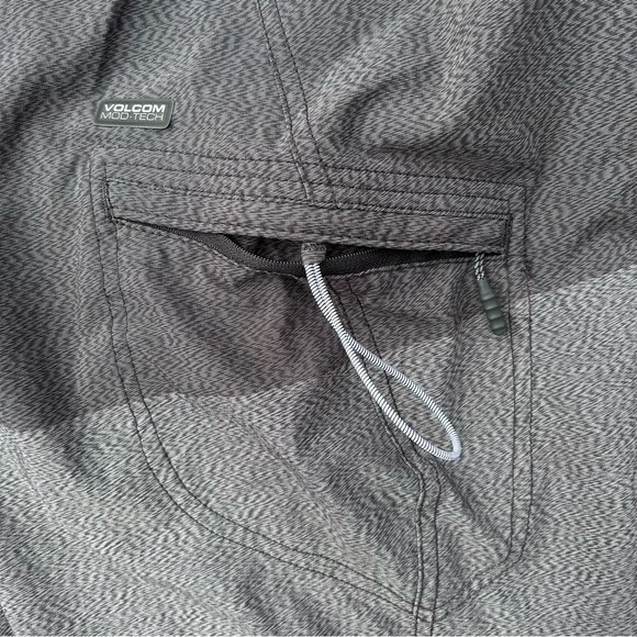 Volcom Swim Shorts Size 29 - Picture 4 of 4